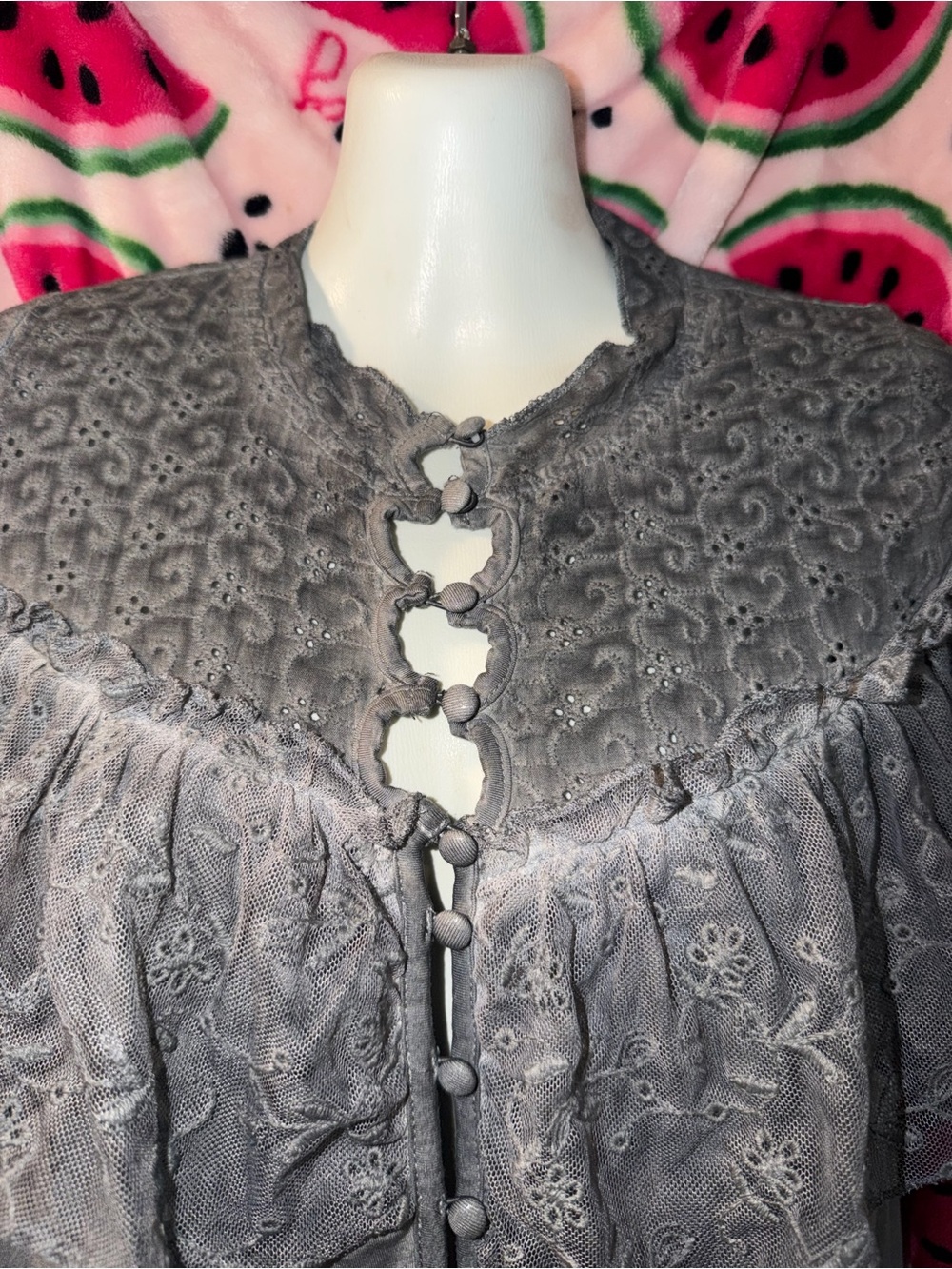 🩶 POL Eyelet Ruffle Button-Front Blouse - Picture 2 of 9
